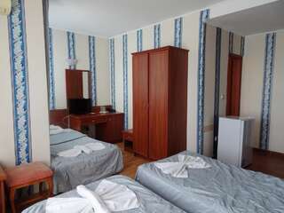 Отель Lotos Hotel Балчик Улучшенный двухместный номер с 2 отдельными кроватями и видом на море-3