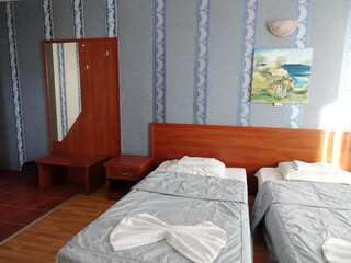 Отель Lotos Hotel Балчик Улучшенный двухместный номер с 2 отдельными кроватями и видом на море-4