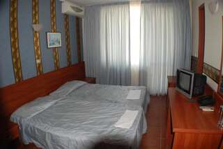 Отель Lotos Hotel Балчик Двухместный номер с 1 кроватью или 2 отдельными кроватями-6