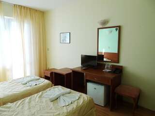 Отель Lotos Hotel Балчик Двухместный номер с 1 кроватью или 2 отдельными кроватями-2